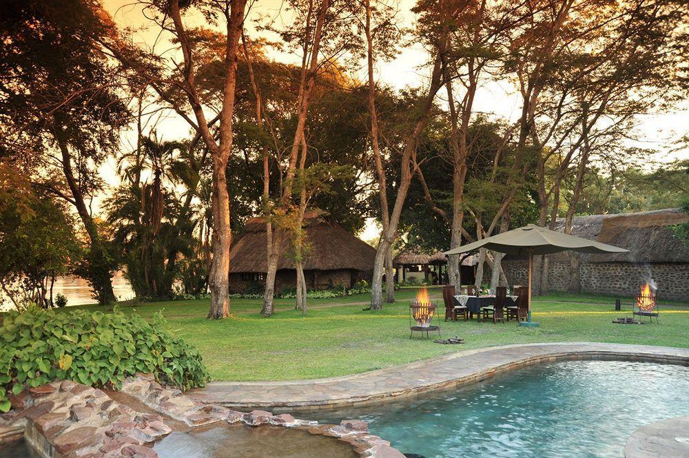 Three Cities Thorntree River Lodge ลิฟวิงสโตน ภายนอก รูปภาพ