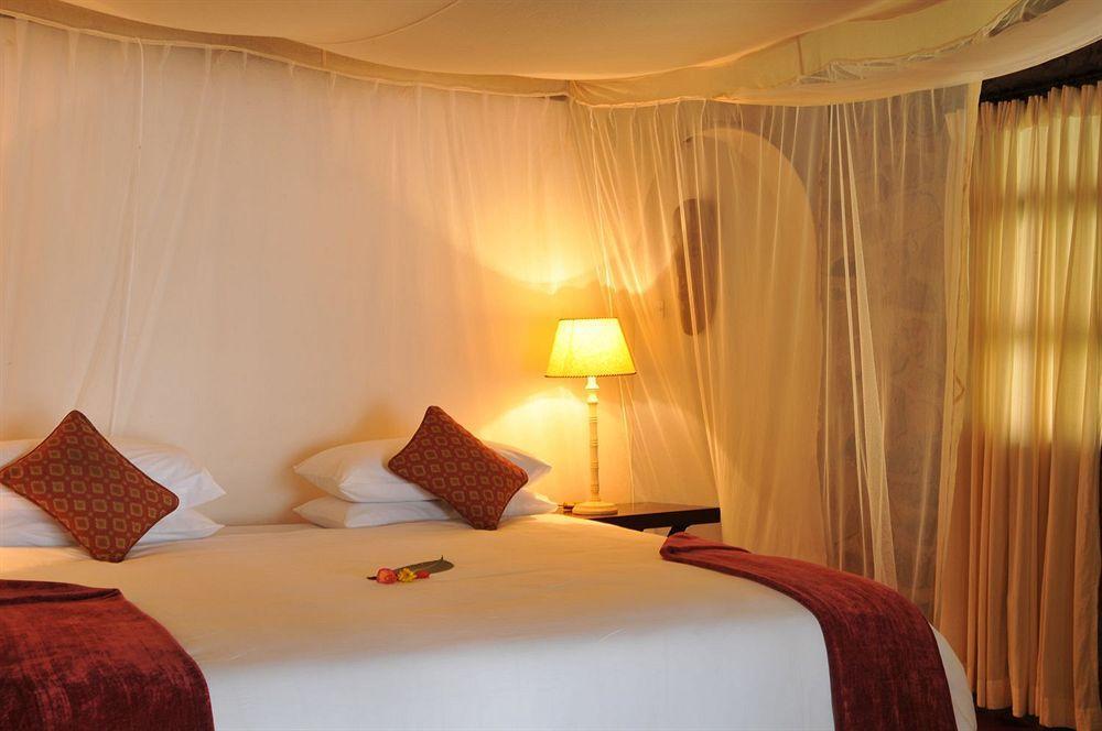 Three Cities Thorntree River Lodge ลิฟวิงสโตน ภายนอก รูปภาพ