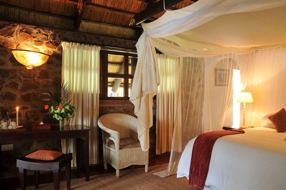 Three Cities Thorntree River Lodge ลิฟวิงสโตน ภายนอก รูปภาพ