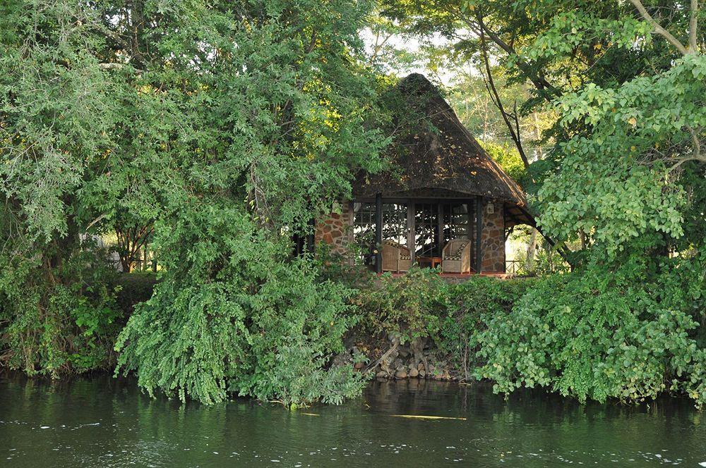 Three Cities Thorntree River Lodge ลิฟวิงสโตน ภายนอก รูปภาพ