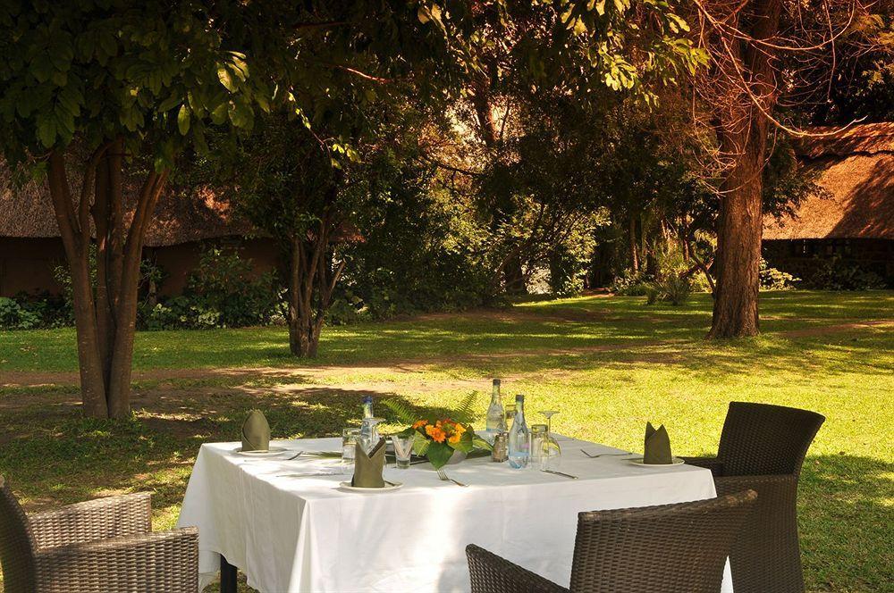 Three Cities Thorntree River Lodge ลิฟวิงสโตน ภายนอก รูปภาพ