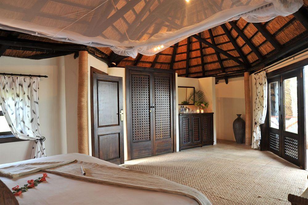 Three Cities Thorntree River Lodge ลิฟวิงสโตน ภายนอก รูปภาพ